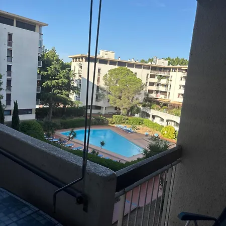 Apartmán Avec Balcon, Piscine Et Garage Prive