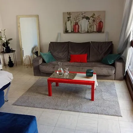 Avec Balcon, Piscine Et Garage Prive