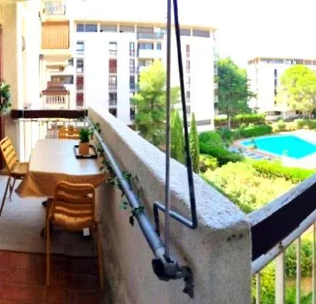 Avec Balcon, Piscine Et Garage Prive