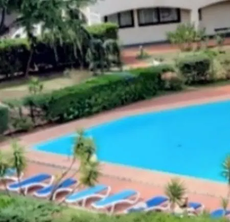 アパート Avec Balcon, Piscine Et Garage Prive