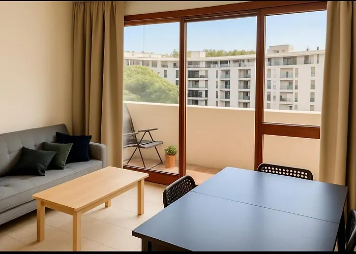 アパート Avec Balcon, Piscine Et Garage Prive