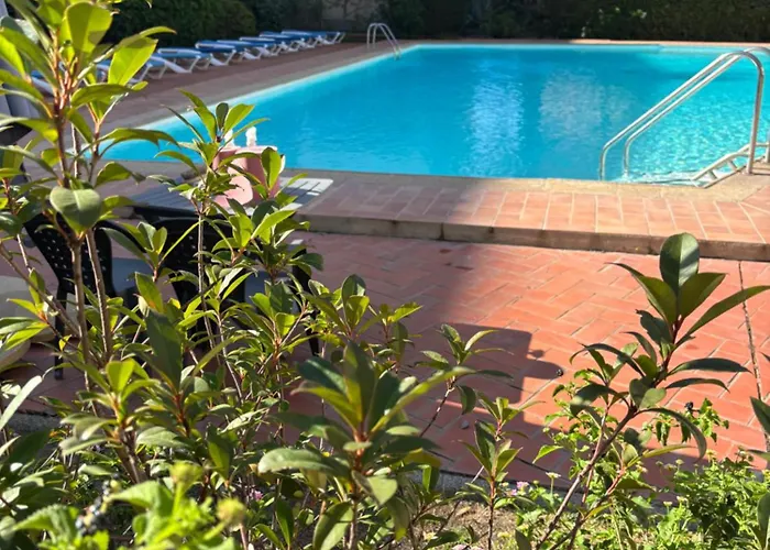 Avec Balcon, Piscine Et Garage Prive Apartman *