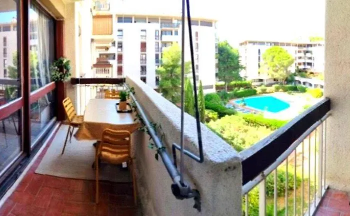 Avec Balcon, Piscine Et Garage Prive